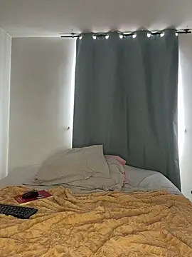 anika lowen02 online show from October 28, 2025, 7:24 pm