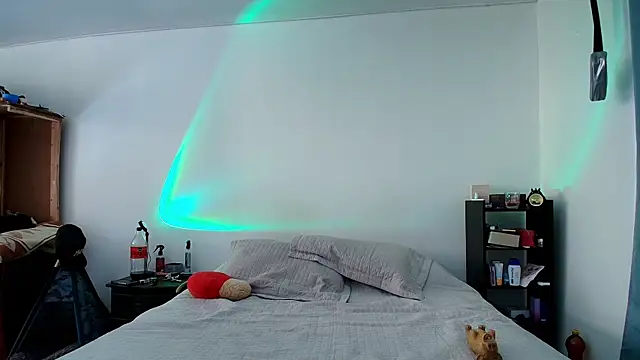 anika lowen02 online show from February 20, 2025, 2:02 pm