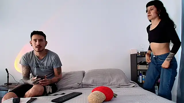 anika lowen02 online show from March 14, 2025, 5:02 pm