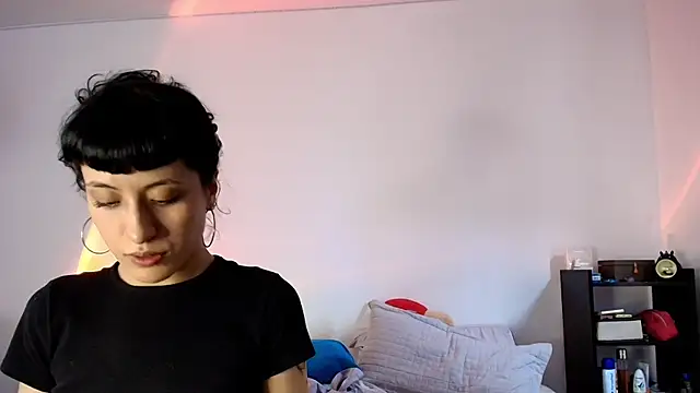 anika lowen02 online show from February 26, 2025, 3:32 pm