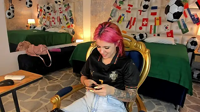 MelaniieRoux online show from July 2, 2026, 5:08 pm