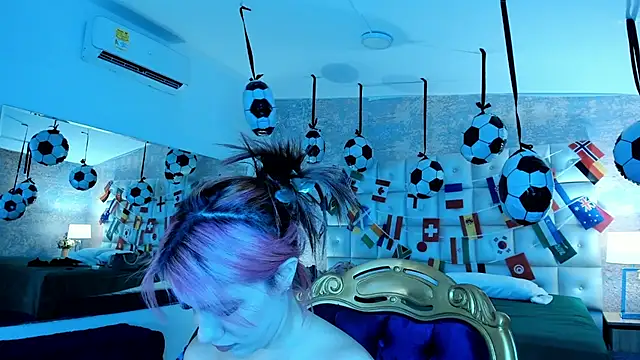 MelaniieRoux online show from July 11, 2026, 7:36 pm