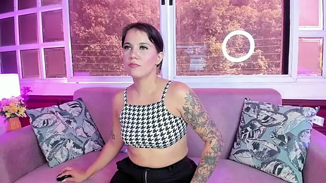 MelaniieRoux online show from September 29, 2025, 7:30 pm