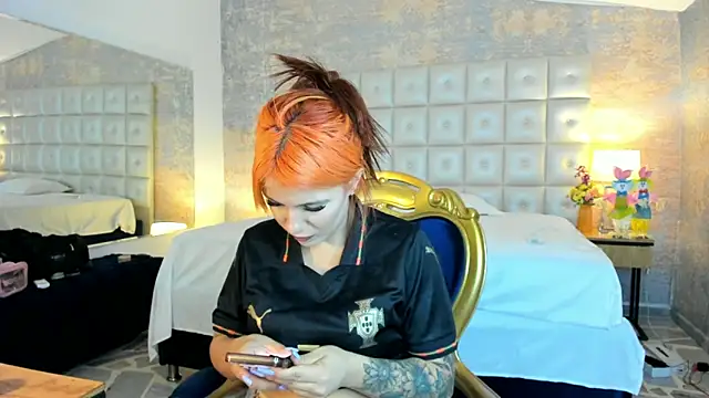 MelaniieRoux online show from June 8, 2026, 7:36 pm