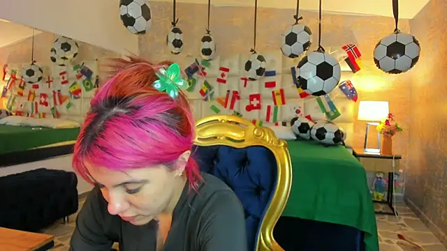 MelaniieRoux online show from July 15, 2026, 4:14 pm
