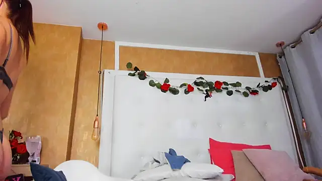  evamilf  online show from May 7, 2026, 12:41 pm