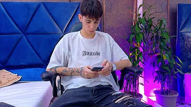 Lion Foster01 online show from February 4, 2026, 11:00 pm