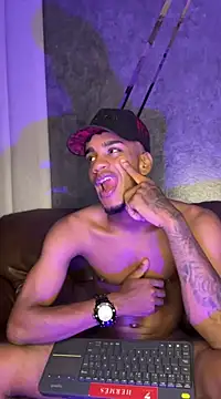 AaronCruz  online show from March 19, 2025, 10:31 pm