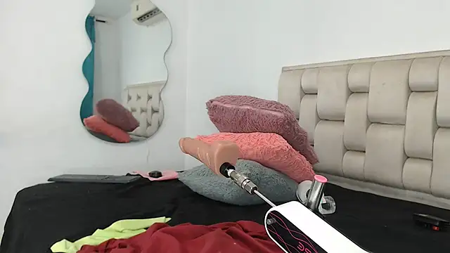 Roxy-Smith online show from October 3, 2025, 11:28 pm