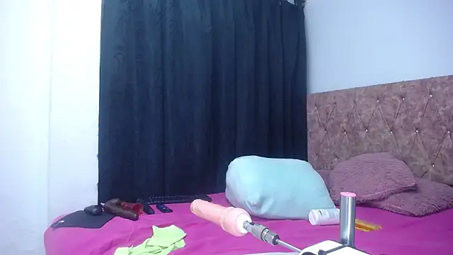 Roxy-Smith online show from August 3, 2026, 12:41 am