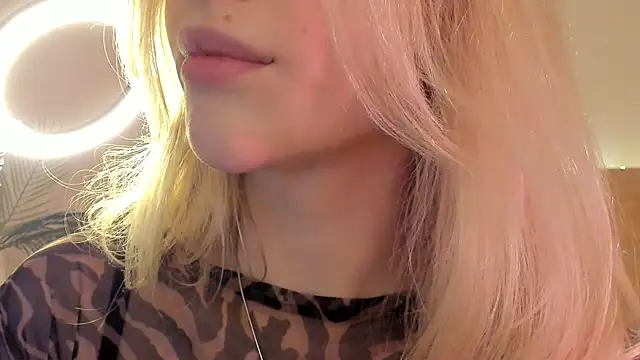 AliciaBerg online show from December 7, 2024, 8:33 pm