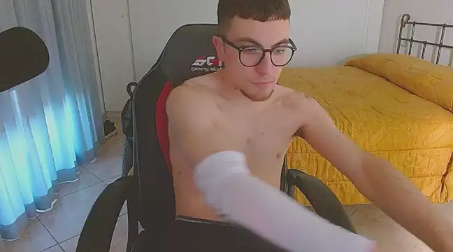 FitGuyDream online show from December 30, 2024, 3:34 pm