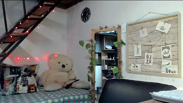 luna sky83 online show from March 12, 2025, 1:19 pm