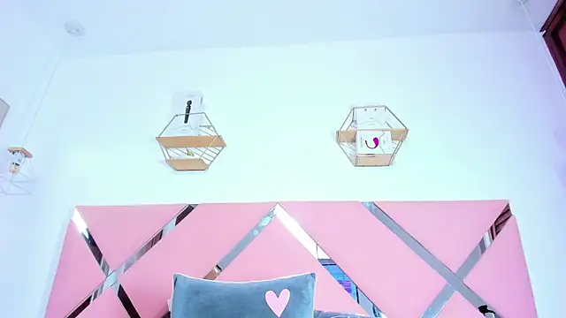 nahomygrey  online show from October 7, 2025, 9:27 pm