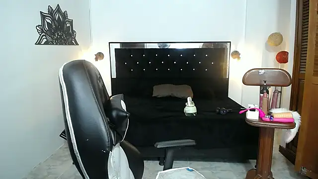 Snapshot of candy_hairy chatting on March 20, 2025, 2:29 am candy hairy online show from March 20, 2025, 2:29 am