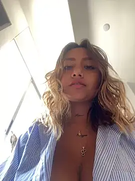 amanda-medrano1 online show from January 16, 2025, 5:12 pm