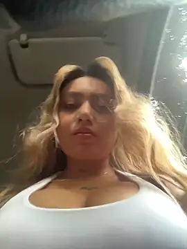 amanda-medrano1 online show from March 18, 2026, 3:46 pm