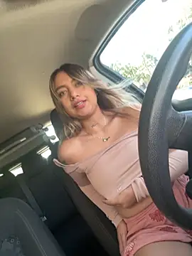 amanda-medrano1 online show from September 23, 2025, 3:19 pm