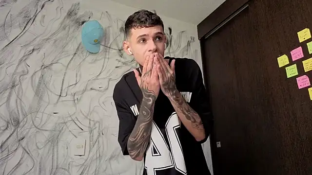 Snapshot of Saturno_v chatting on February 9, 2026, 10:02 am Saturno v online show from February 9, 2026, 10:02 am