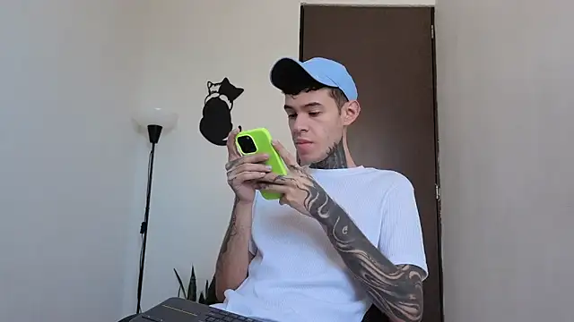 Snapshot of Saturno_v chatting on February 26, 2026, 2:28 pm Saturno v online show from February 26, 2026, 2:28 pm