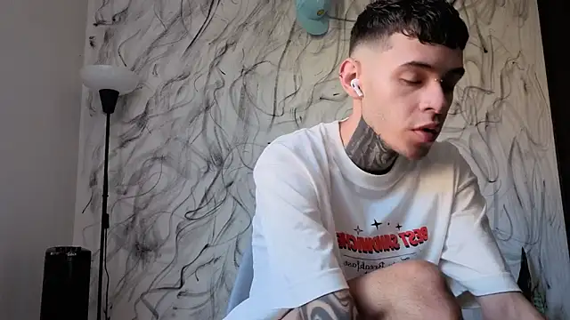 Snapshot of Saturno_v chatting on February 5, 2026, 12:12 pm Saturno v online show from February 5, 2026, 12:12 pm