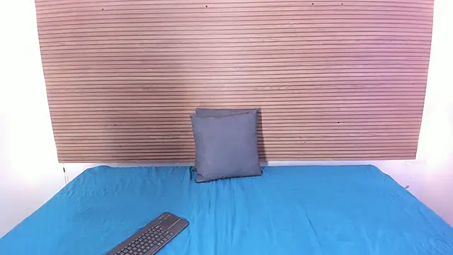 hellen kat online show from March 6, 2025, 11:42 pm