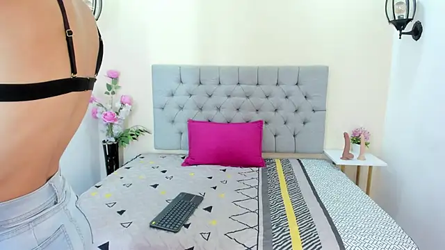 hellen kat online show from February 6, 2025, 9:28 pm