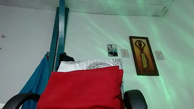 Sexy-Favgirl online show from April 24, 2026, 9:33 am