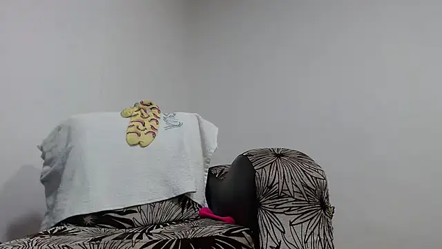 Sexy-Favgirl online show from October 27, 2025, 9:10 am