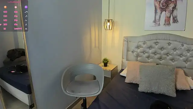 escarleth   online show from June 11, 2026, 1:52 pm