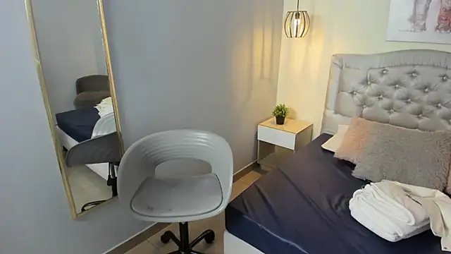 escarleth   online show from June 16, 2026, 2:17 pm