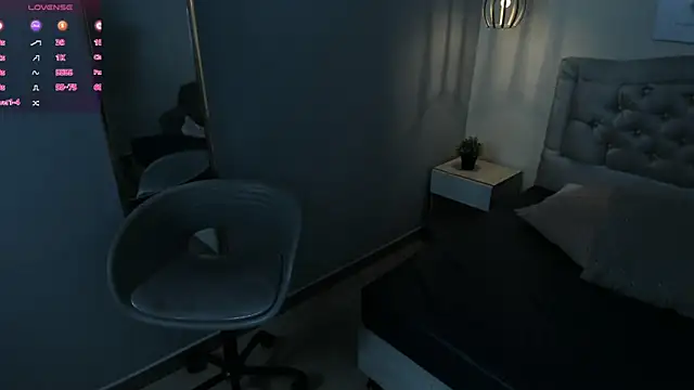 escarleth   online show from June 18, 2026, 2:22 pm