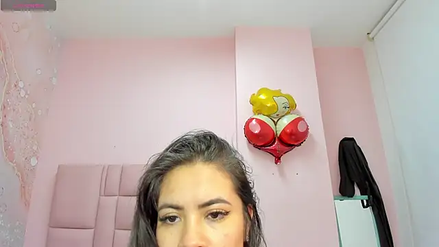 soyzarahtorres online show from September 22, 2025, 11:22 pm