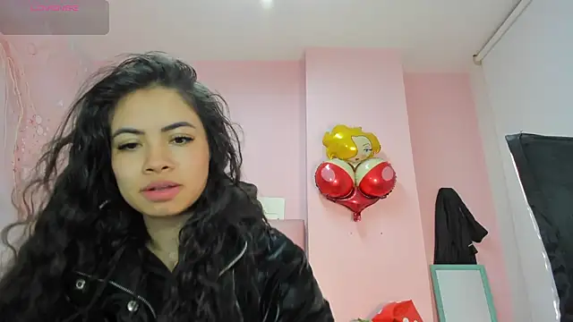 soyzarahtorres online show from October 8, 2025, 11:16 pm