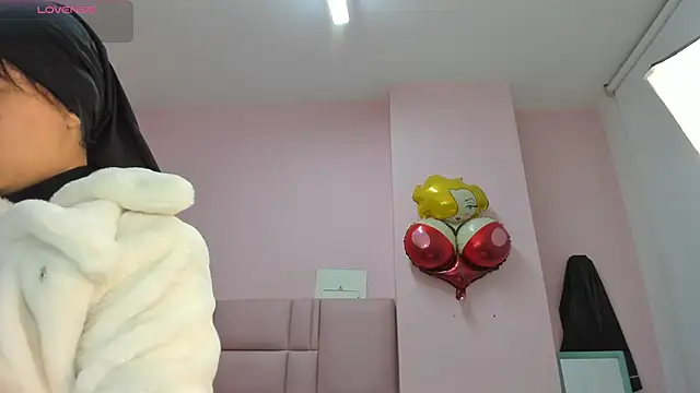 soyzarahtorres online show from September 16, 2025, 12:33 am