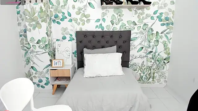 soyzarahtorres online show from March 20, 2025, 1:13 am