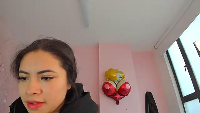 soyzarahtorres online show from October 25, 2025, 4:07 pm