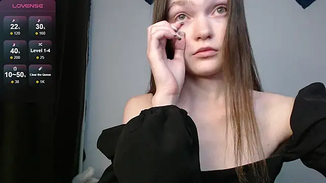 stellapayne1 online show from February 28, 2025, 2:42 pm