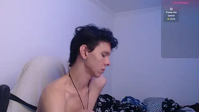 bryamado69 online show from April 25, 2026, 8:17 am