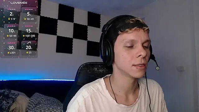 bryamado69 online show from October 19, 2025, 8:22 pm