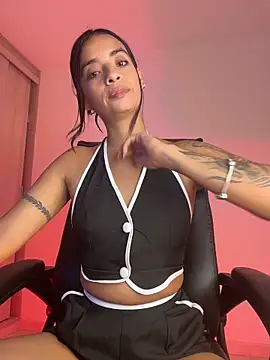 Laura fernandezII online show from May 3, 2026, 3:11 am