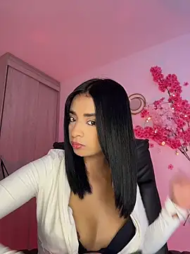 Laura fernandezII online show from May 11, 2026, 7:33 pm