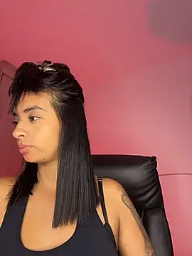 Laura fernandezII online show from April 28, 2026, 2:49 am