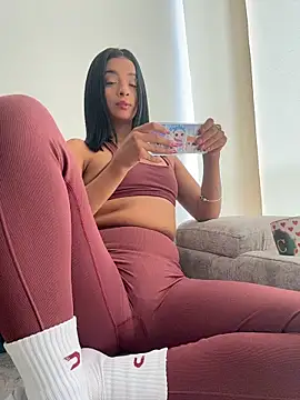 Laura fernandezII online show from May 12, 2026, 3:51 pm