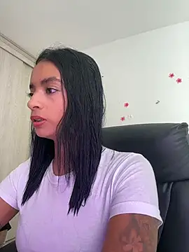 Laura fernandezII online show from June 22, 2026, 9:01 pm