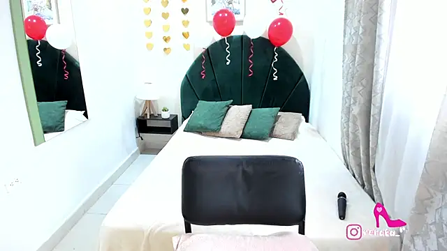 Snapshot of LenaRuiz_ chatting on February 14, 2026, 12:16 pm LenaRuiz online show from February 14, 2026, 12:16 pm