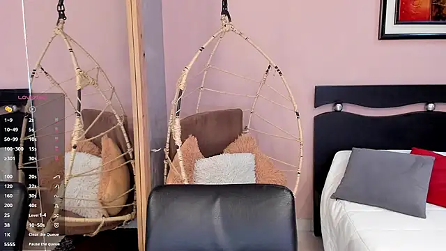 LenaRuiz  online show from October 10, 2025, 12:06 pm