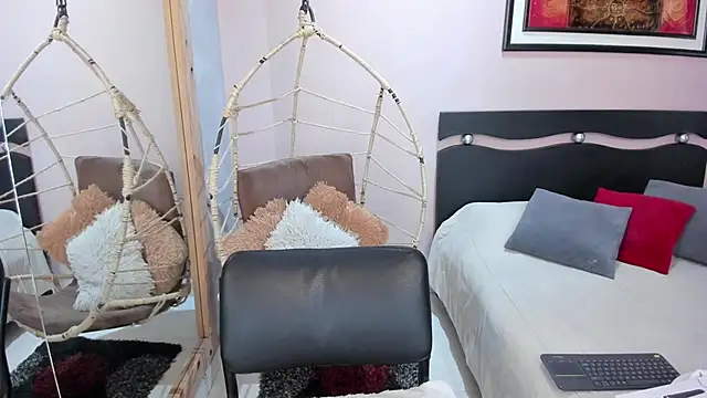 Snapshot of LenaRuiz_ chatting on February 18, 2026, 12:01 pm LenaRuiz online show from February 18, 2026, 12:01 pm