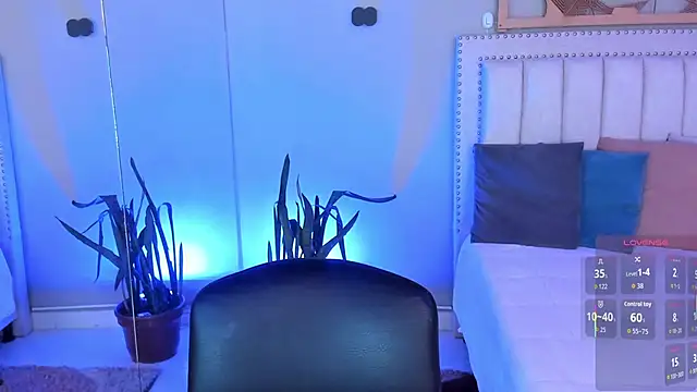 Snapshot of LenaRuiz_ chatting on March 12, 2026, 12:09 pm LenaRuiz online show from March 12, 2026, 12:09 pm