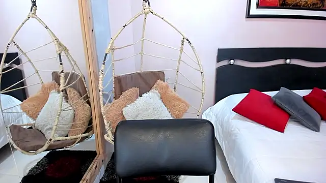 Snapshot of LenaRuiz_ chatting on February 28, 2026, 12:05 pm LenaRuiz online show from February 28, 2026, 12:05 pm